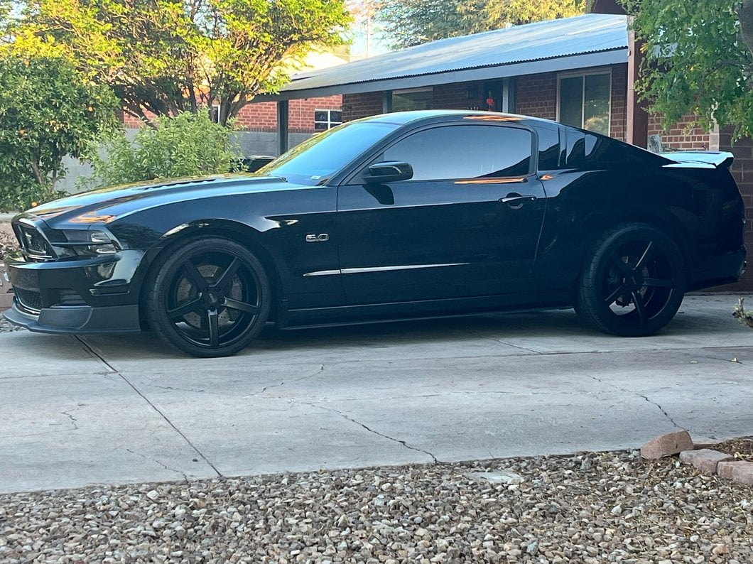 Staggered MMD 551C Matte Black 4-Wheel Kit; 20x8.5/20x10; 35mm Offset (10-14 Mustang)