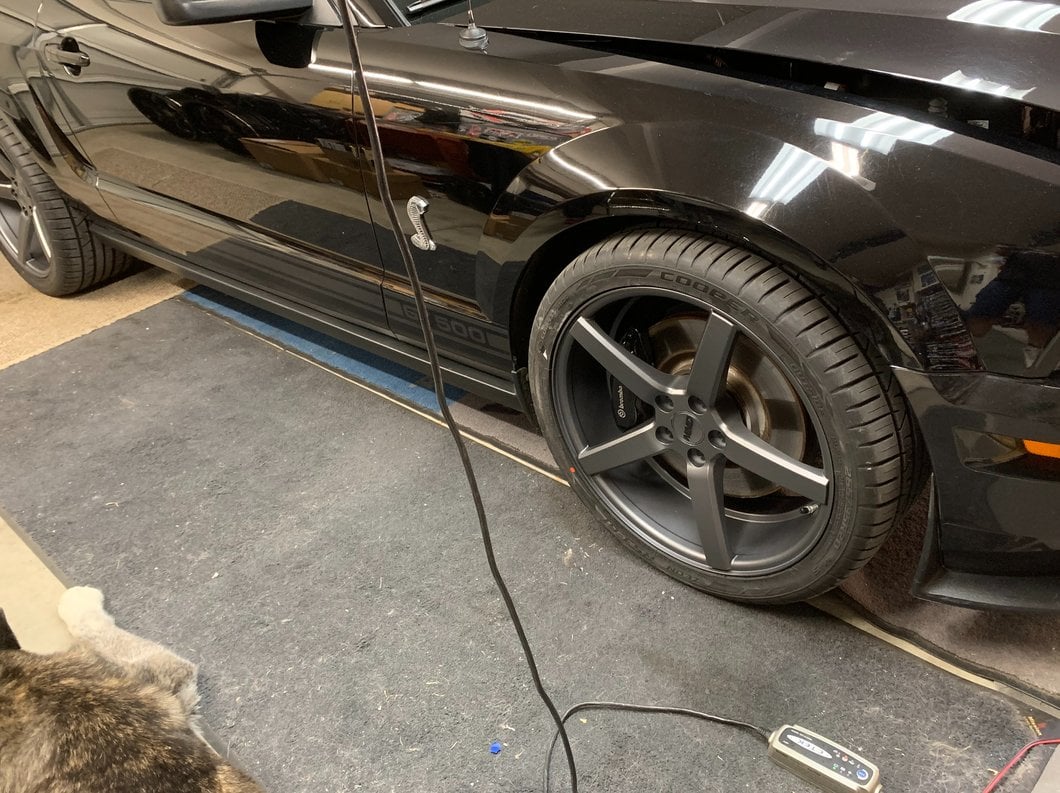 Staggered MMD 551C Charcoal 4-Wheel Kit; 20x8.5/20x10; 35mm Offset (05-09 Mustang)