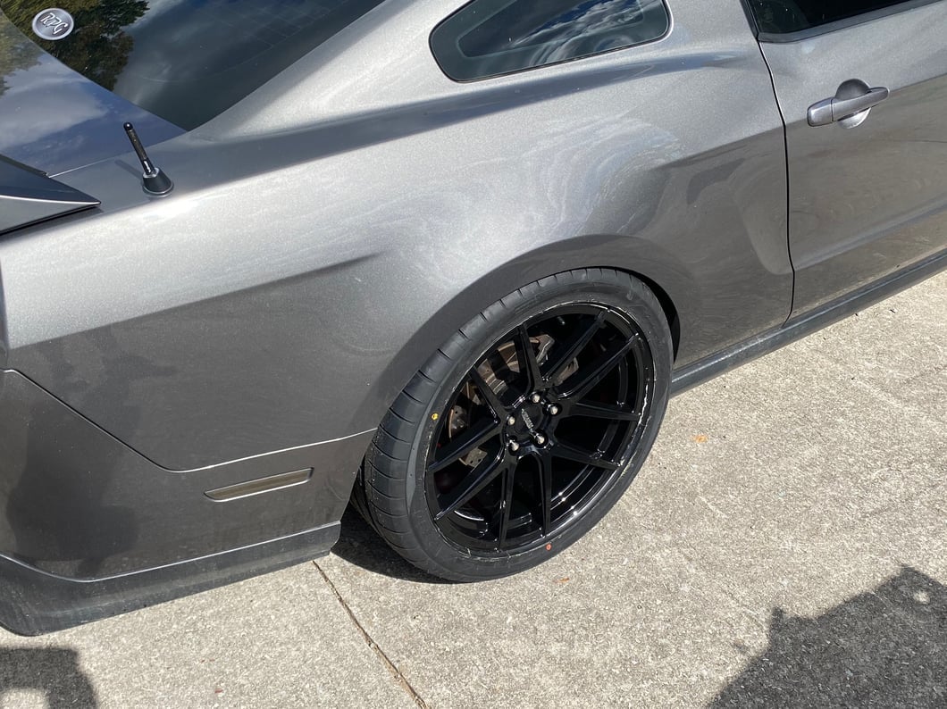MMD Zeven Gloss Black Wheel; Rear Only; 20x10; 45mm Offset (10-14 Mustang)
