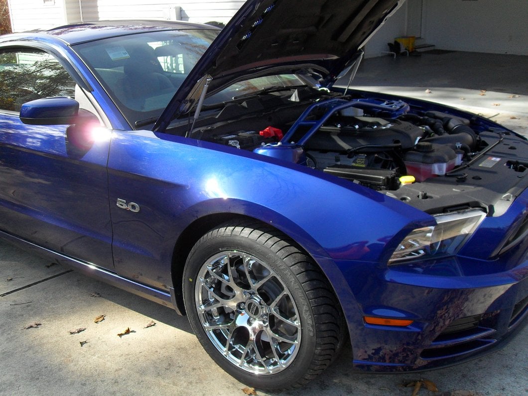 MMD Bolt On Hood Strut Kit; Chrome (05-14 Mustang)