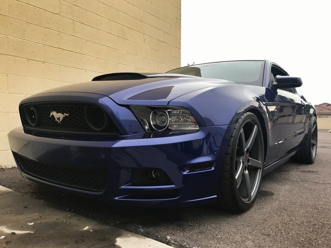 Staggered MMD 551C Charcoal 4-Wheel Kit; 20x8.5/20x10; 35mm Offset (10-14 Mustang)