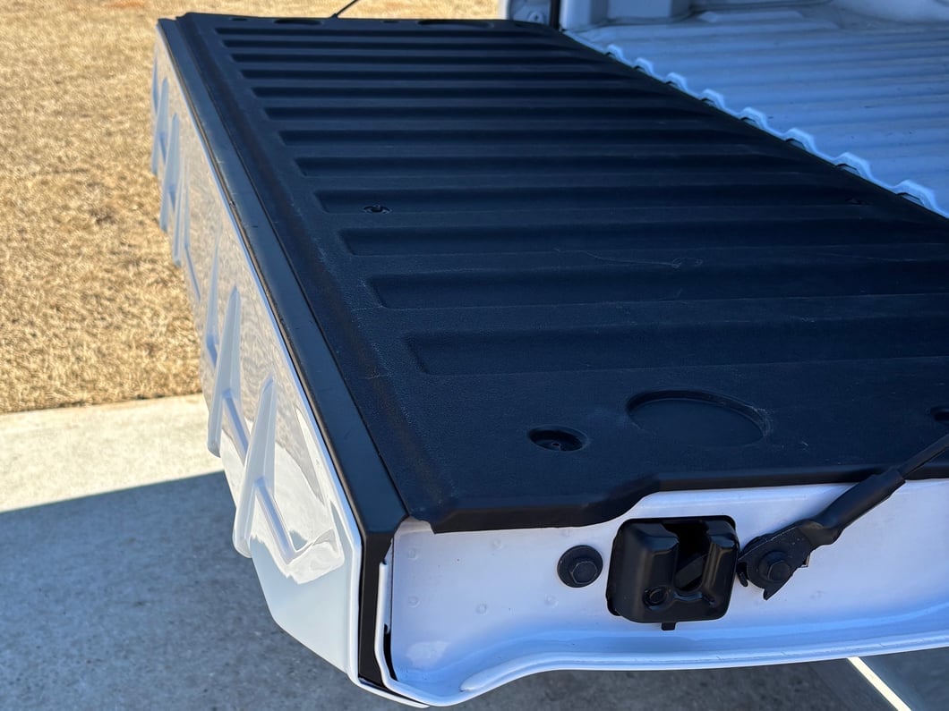 MMD Tailgate Spoiler; Pre-Painted (19-26 Sierra 1500 w/o MultiFlex Tailgate)