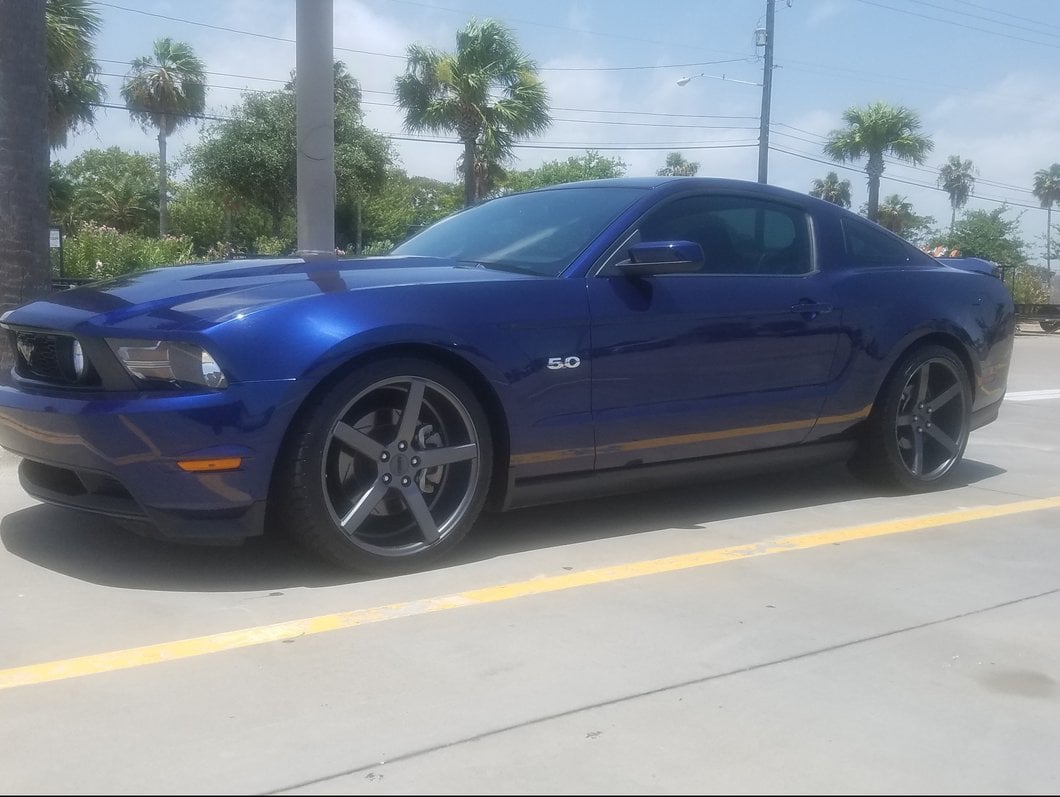Staggered MMD 551C Charcoal 4-Wheel Kit; 20x8.5/20x10; 35mm Offset (10-14 Mustang)