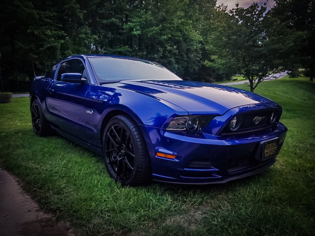 MMD Zeven Gloss Black Wheel; 19x8.5; 35mm Offset (10-14 Mustang)