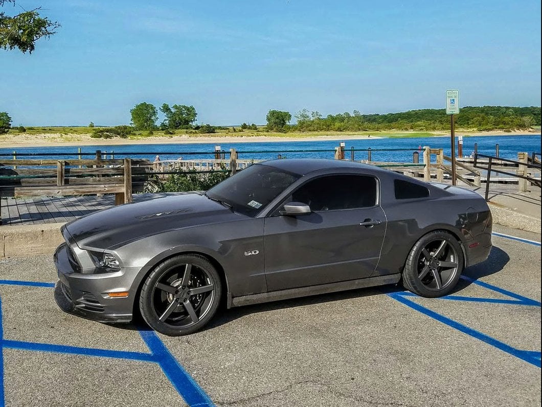 Staggered MMD 551C Charcoal 4-Wheel Kit; 20x8.5/20x10; 35mm Offset (10-14 Mustang)
