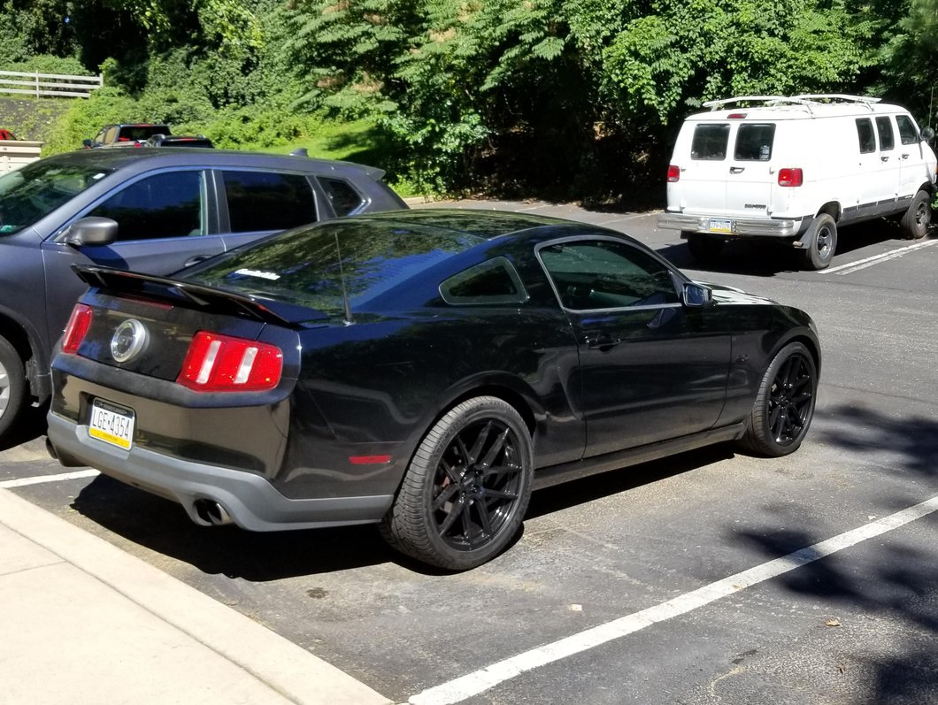 MMD Zeven Gloss Black Wheel; 20x8.5; 35mm Offset (10-14 Mustang)