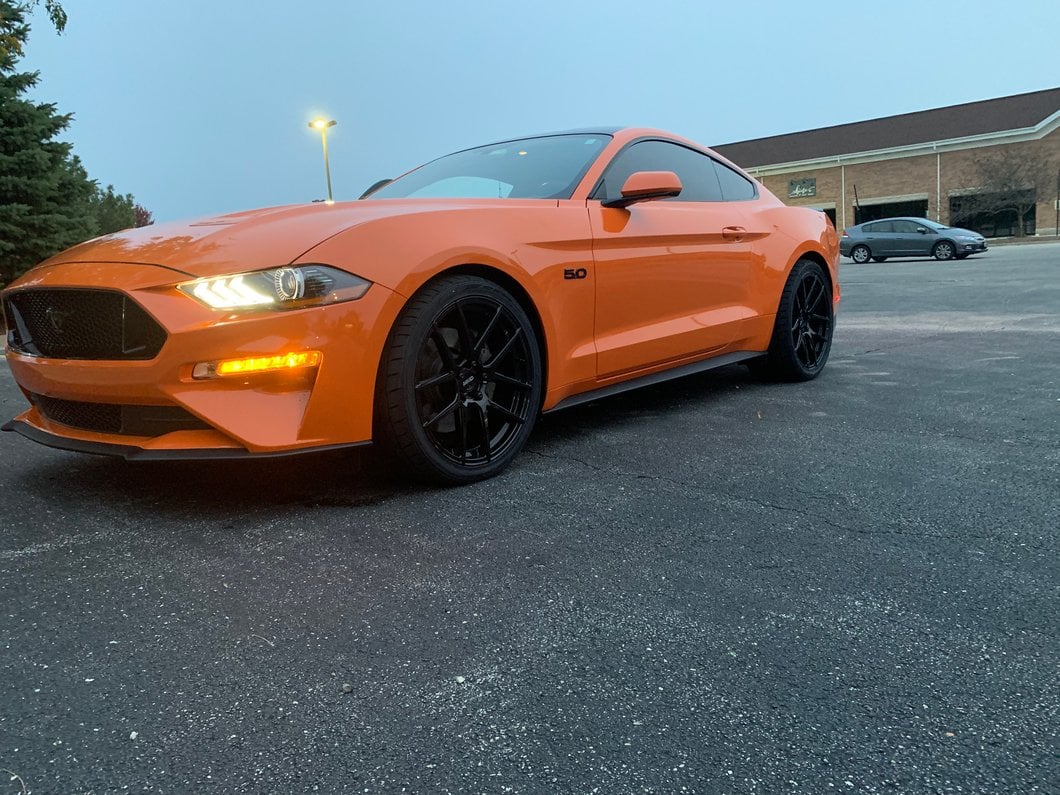 MMD Zeven Gloss Black Wheel; Rear Only; 20x10; 45mm Offset (15-23 Mustang GT, EcoBoost, V6)