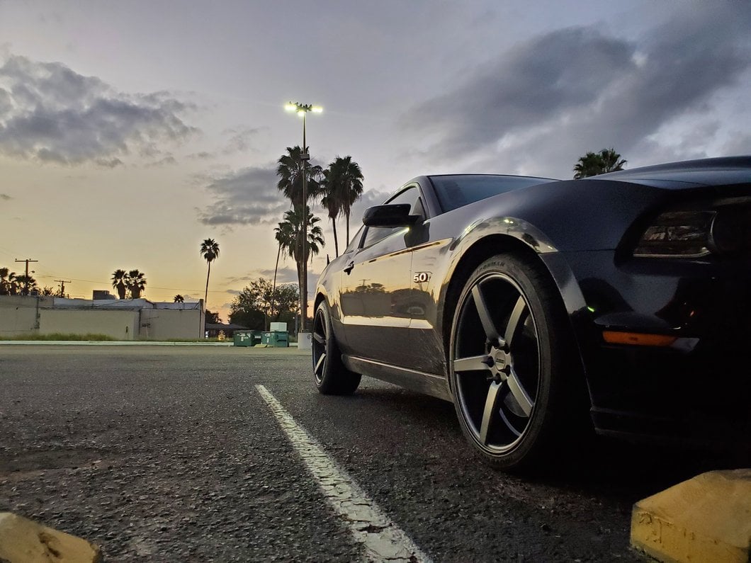 Staggered MMD 551C Charcoal 4-Wheel Kit; 20x8.5/20x10; 35mm Offset (10-14 Mustang)
