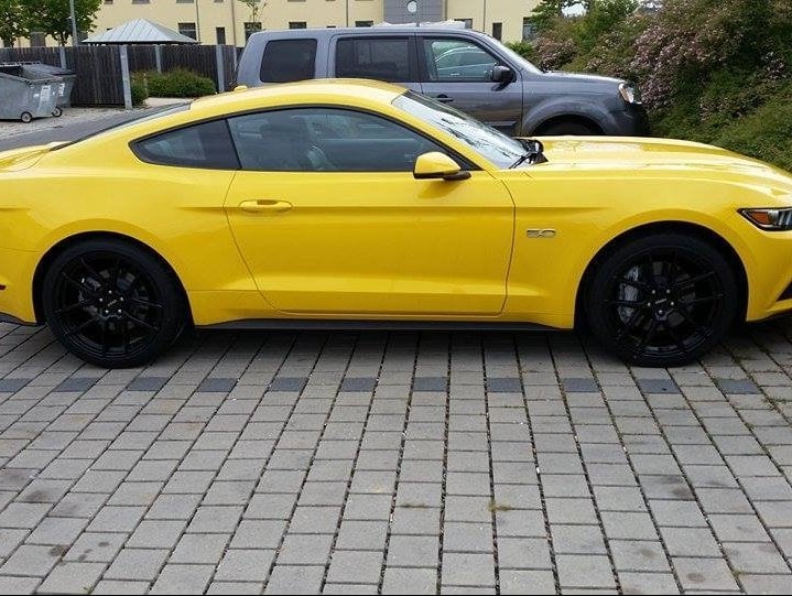 MMD Zeven Gloss Black Wheel; Rear Only; 20x10; 45mm Offset (15-23 Mustang GT, EcoBoost, V6)