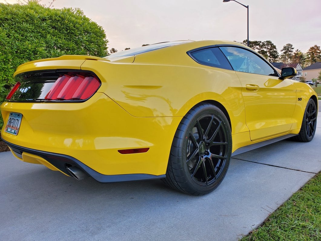 MMD Zeven Gloss Black Wheel; Rear Only; 20x10; 45mm Offset (15-23 Mustang GT, EcoBoost, V6)