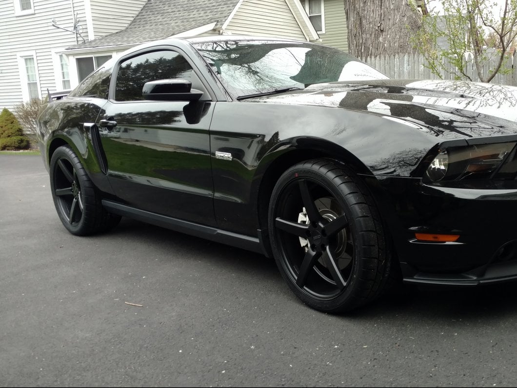 Staggered MMD 551C Matte Black 4-Wheel Kit; 20x8.5/20x10; 35mm Offset (10-14 Mustang)