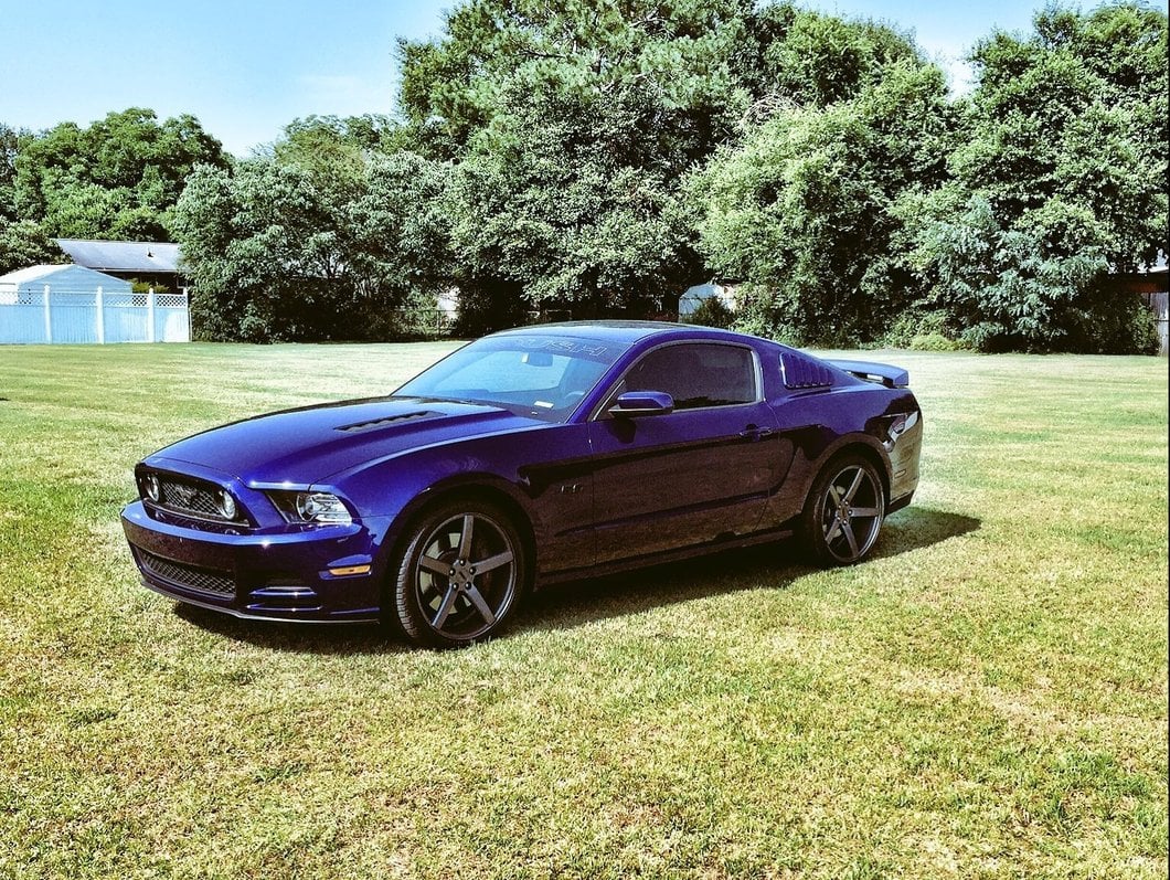 Staggered MMD 551C Charcoal 4-Wheel Kit; 20x8.5/20x10; 35mm Offset (10-14 Mustang)