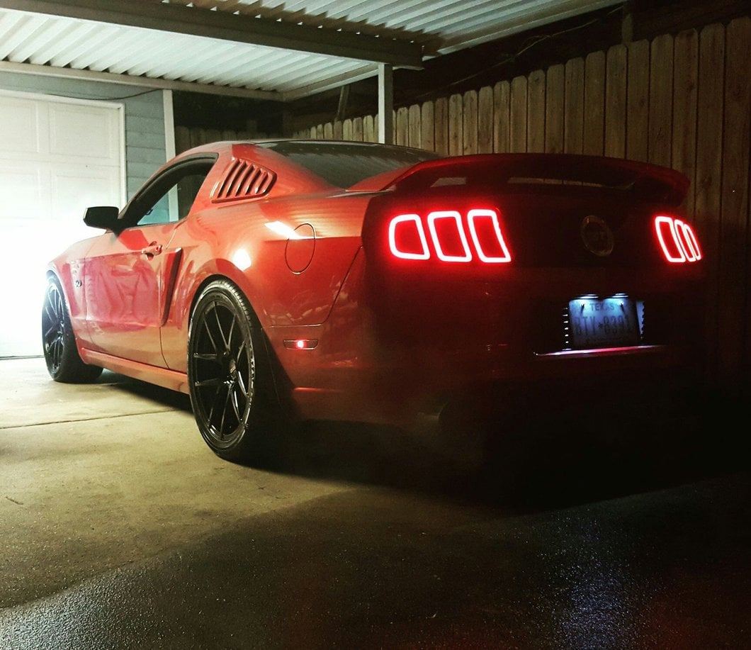 MMD Zeven Gloss Black Wheel; 20x8.5; 35mm Offset (10-14 Mustang)