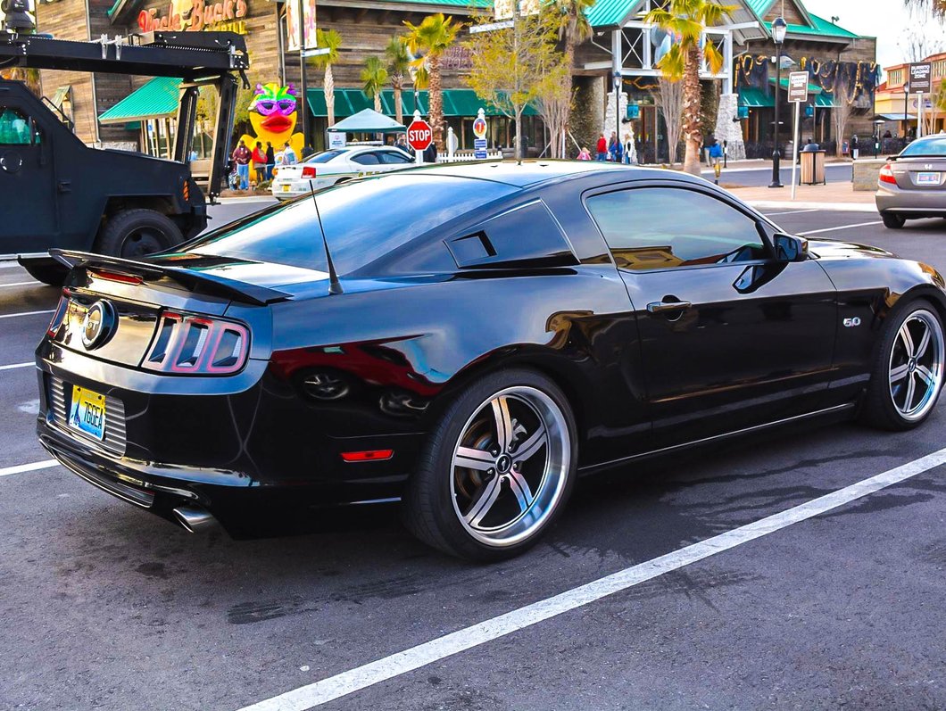MMD GT500 Style Rear Spoiler; Pre-Painted (10-14 Mustang)